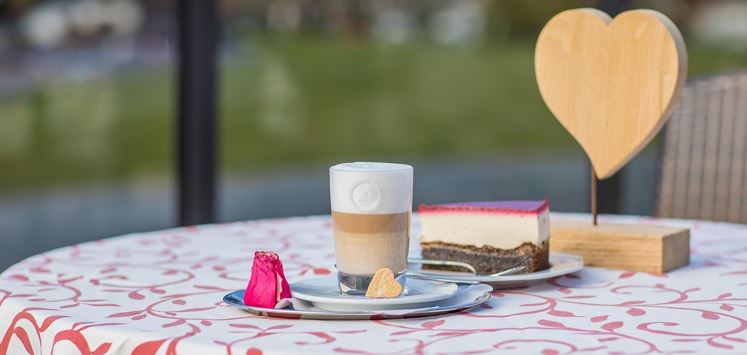 Bettina_Kaffee_und_Kuchen