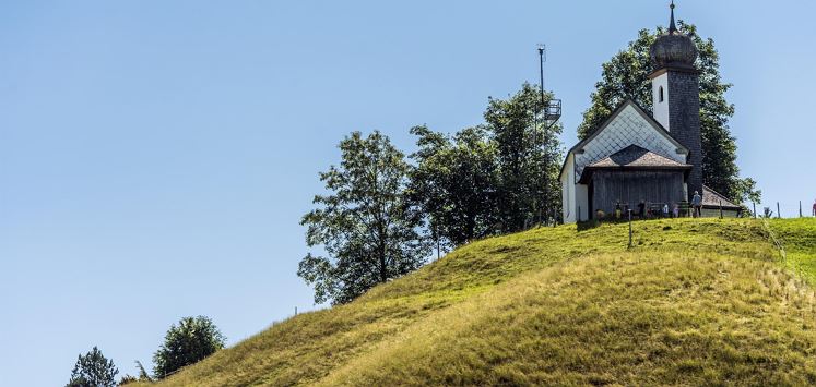 Ellmau_Marienkapelle_Herbst_PetervonFelbert