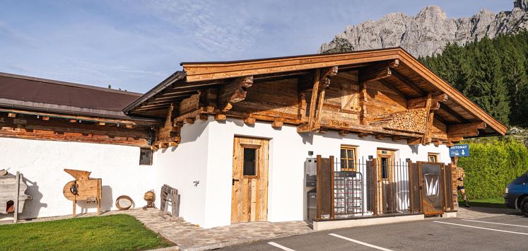 Parkplatz Wochenbrunner Alm mit Toilette