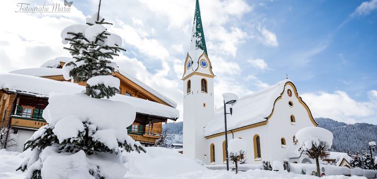 Kirche Ellmau im Winter