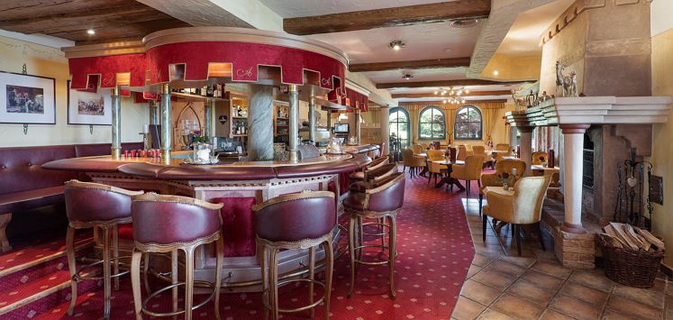 Söll_Hotel_AlpenSchlössl_Bar_WilderKaiser