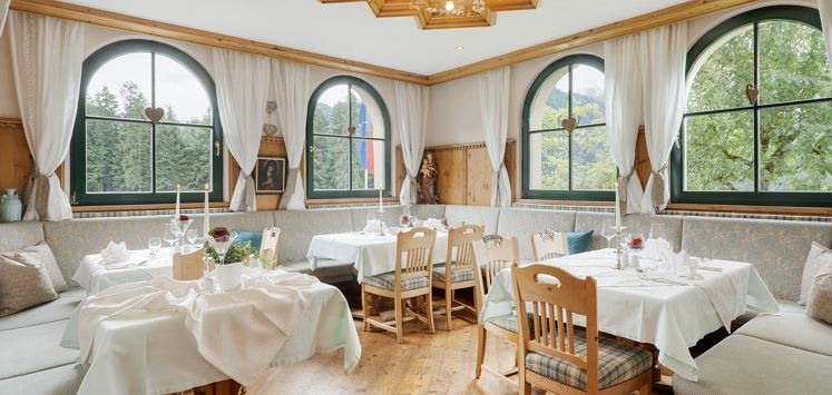 Söll_Hotel_AlpenSchlössl_Stube_WilderKaiser